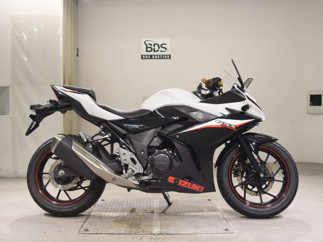 Suzuki GSX250RA