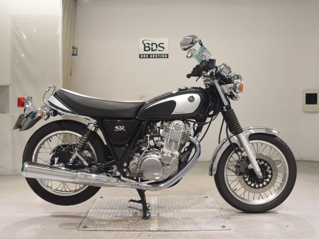 Yamaha SR400 2021
