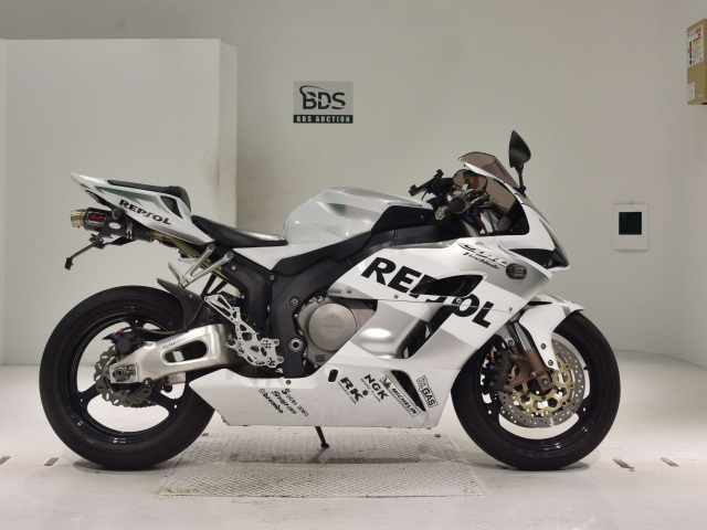 Honda CBR1000RR 2004