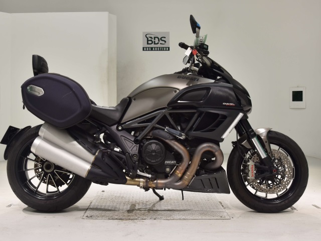 Ducati DIAVEL STRADA 2013