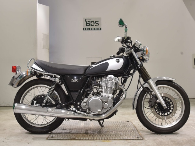 Yamaha SR400 2022