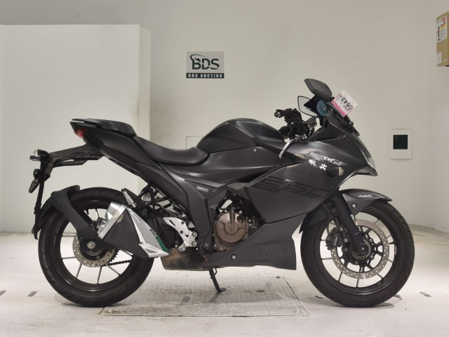 Suzuki GIXXER250SF