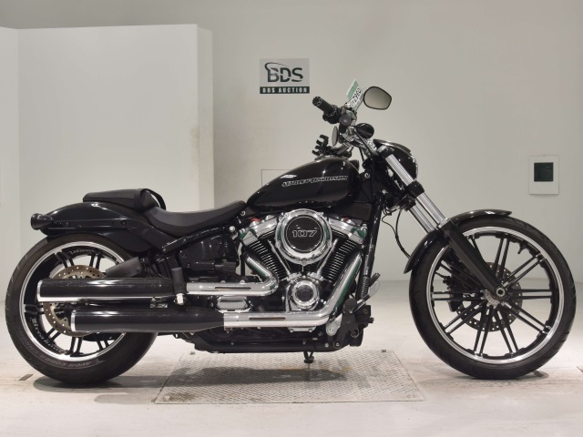 HD BREAKOUT FXBR1750 2018