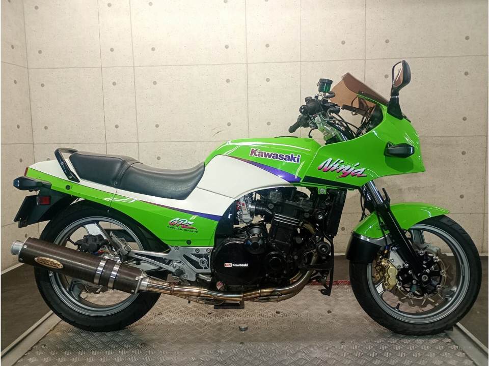 Kawasaki GPZ900R 1999