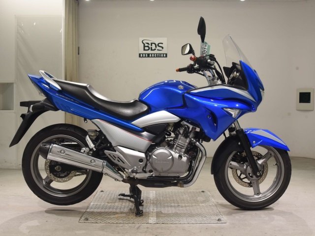Suzuki GSR250S