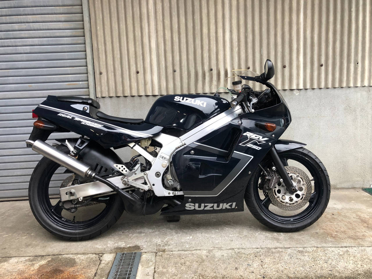 Suzuki RGV250
