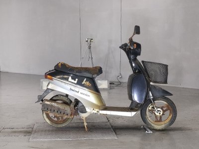 Suzuki LOVE THREE