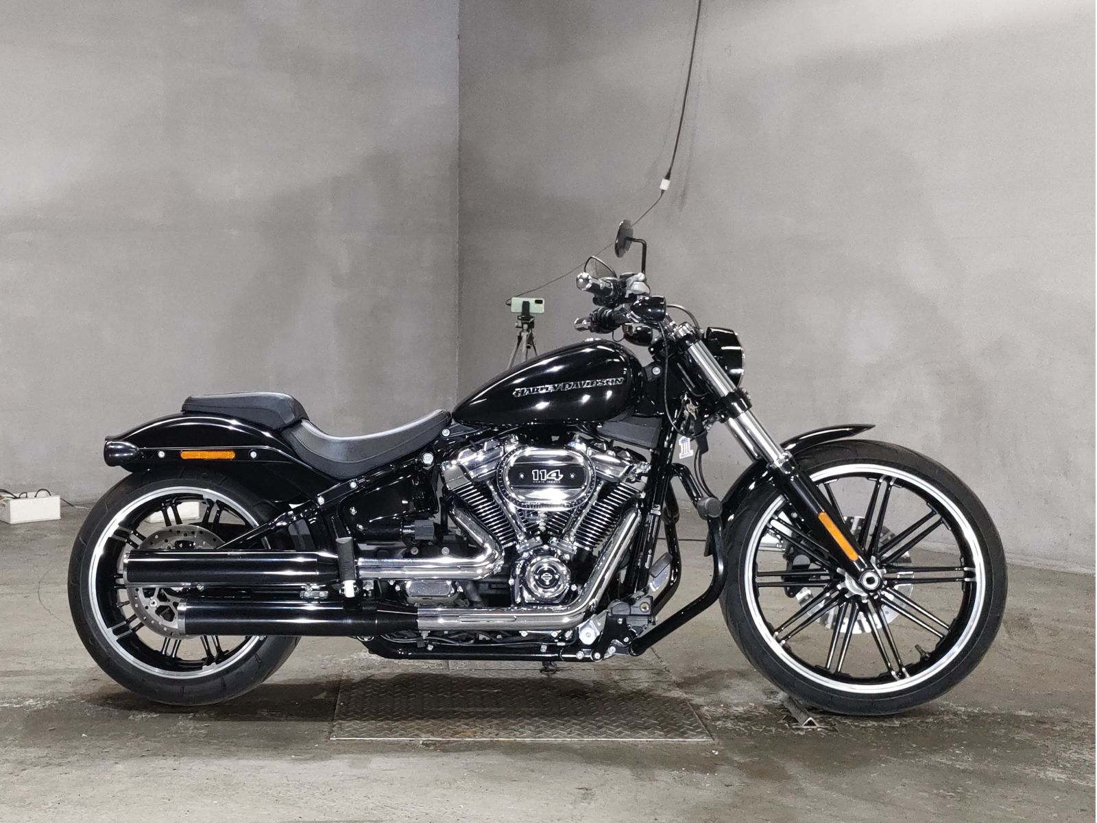 HD BREAKOUT FXBRS1870 2021