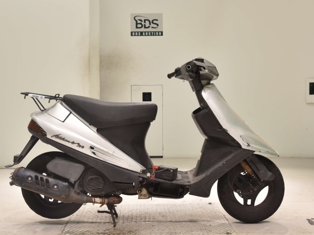 Suzuki ADDRESS V100