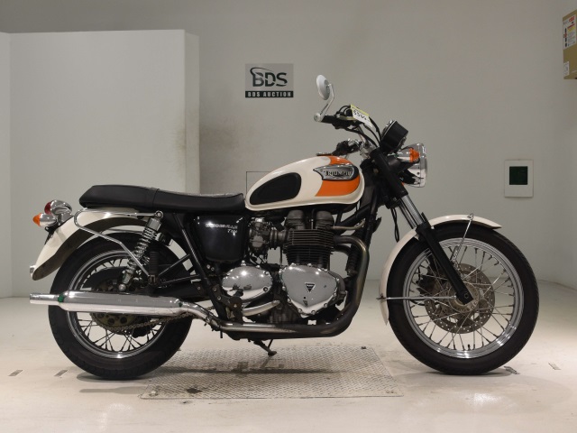 Triumph BONNEVILLE T100 2005