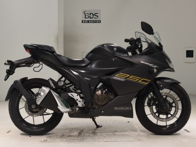 Suzuki GIXXER250SF