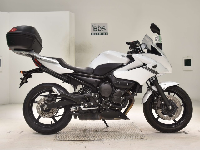 Yamaha XJ6 DIVERSIONA 2011