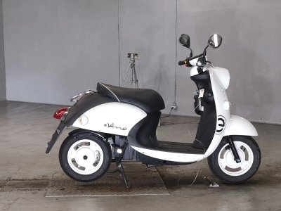Yamaha E-VINO 2015