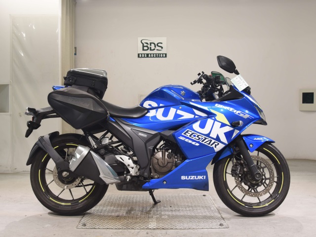 Suzuki GIXXER250SF
