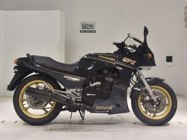 Kawasaki GPZ900R 1990