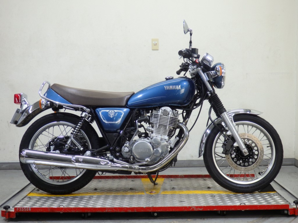 Yamaha SR400 2021