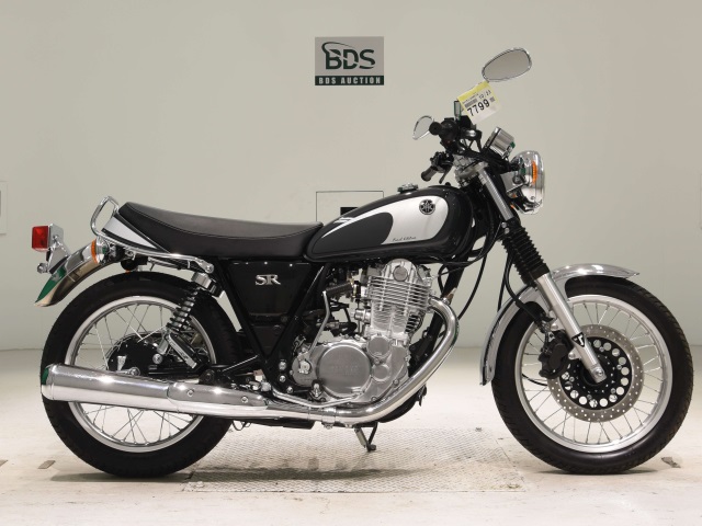 Yamaha SR400 2021