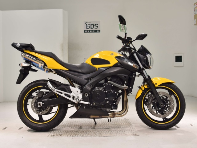 Suzuki GSR400 2013