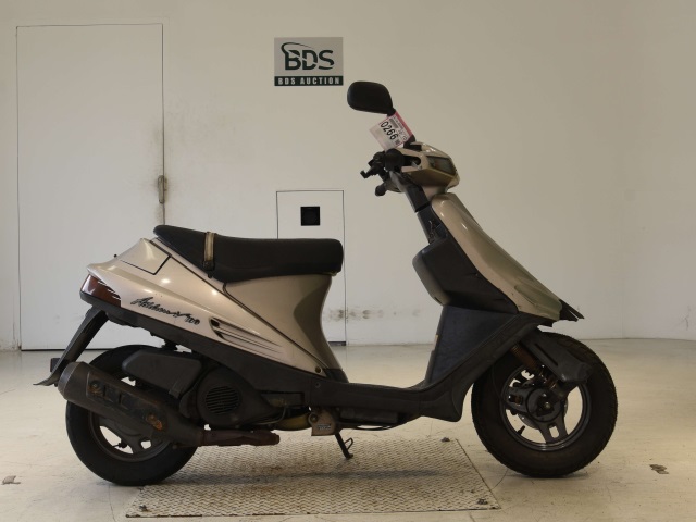 Suzuki ADDRESS V100