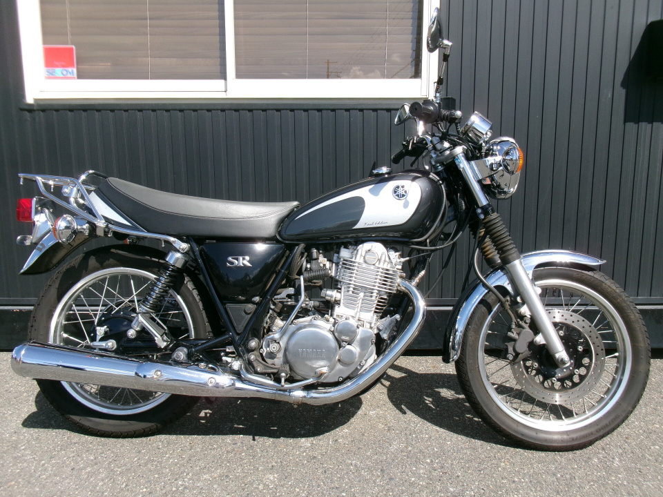 Yamaha SR400 2021