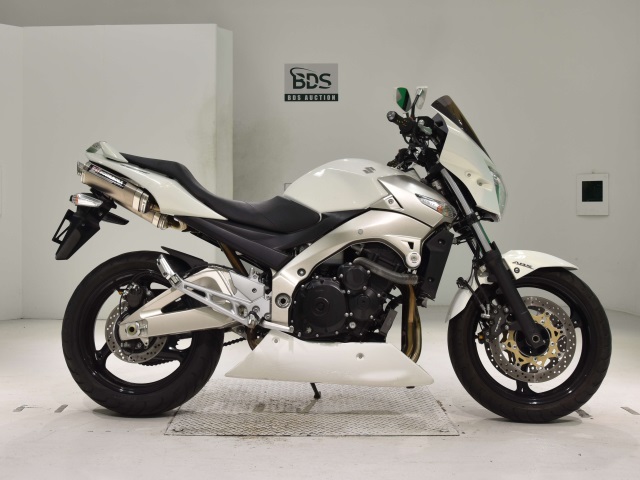Suzuki GSR400A 2010