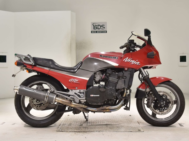 Kawasaki GPZ900R 1999