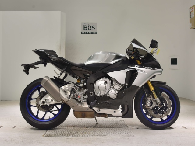 Yamaha YZF-R1M 2015