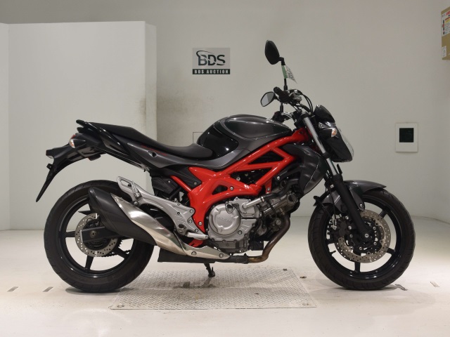 Suzuki GLADIUS SFV400 2013
