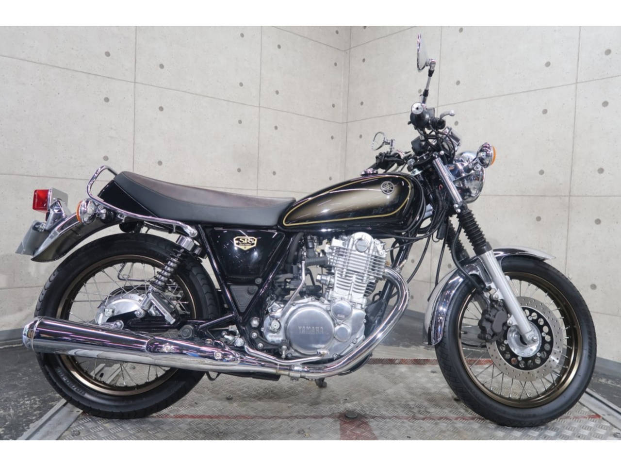 Yamaha SR400 2022