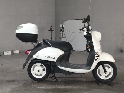 Yamaha E-VINO 2015