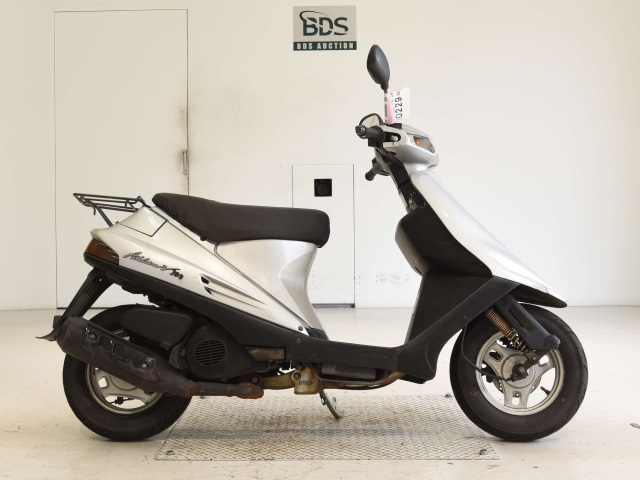 Suzuki ADDRESS V100