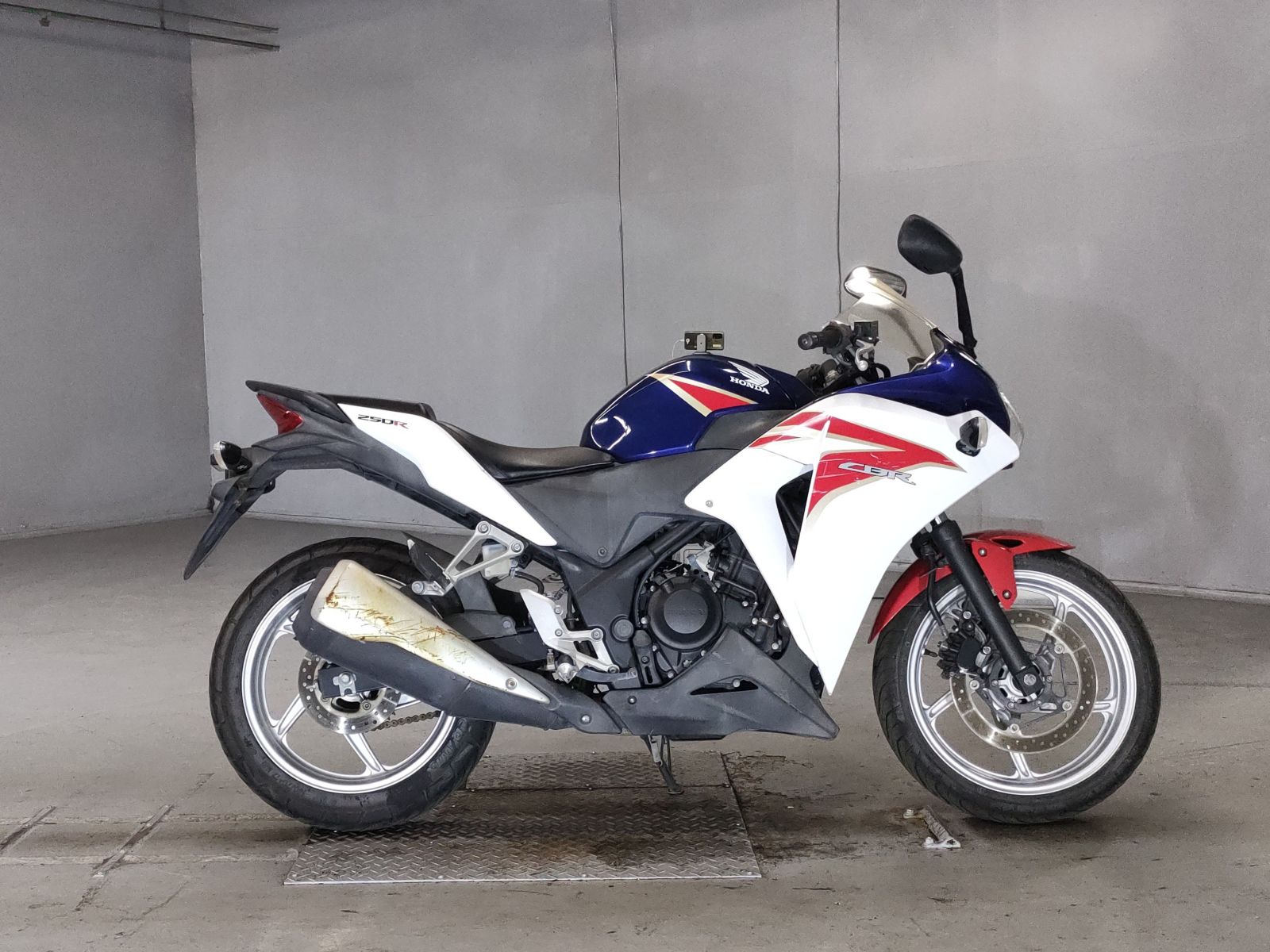 Honda CBR250R 2011