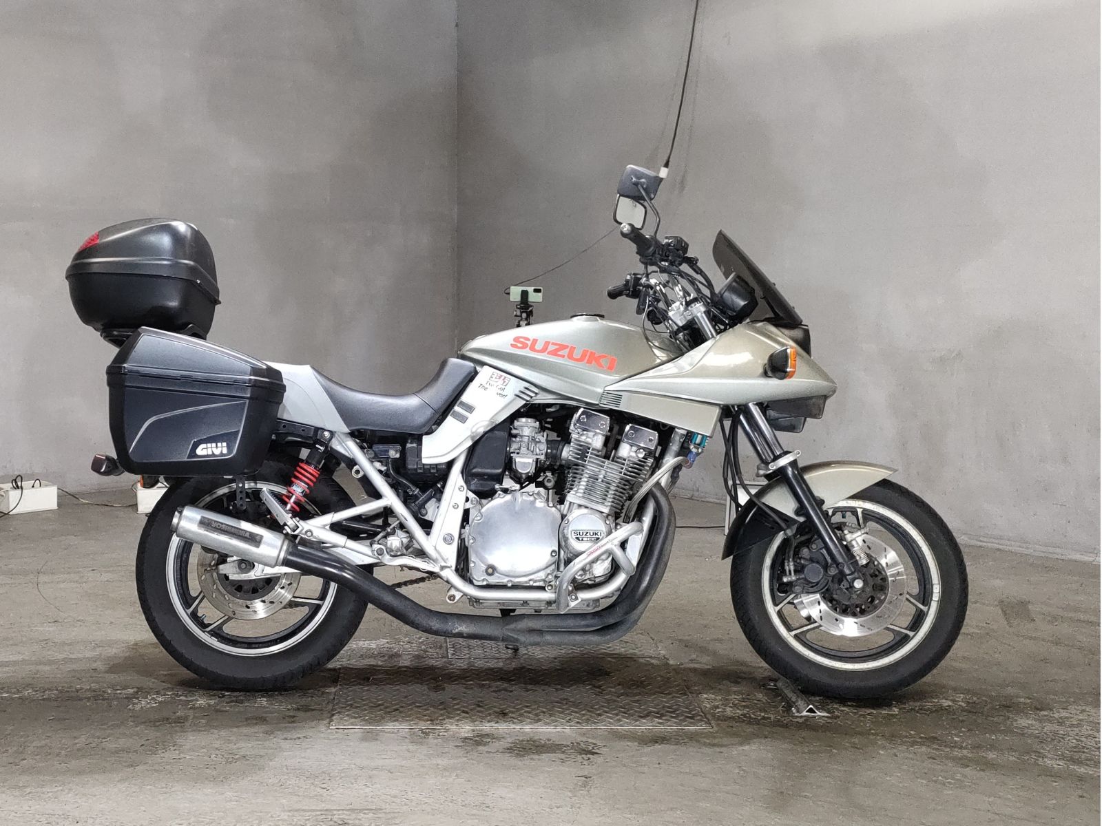 Suzuki GSX750S KATANA 1983