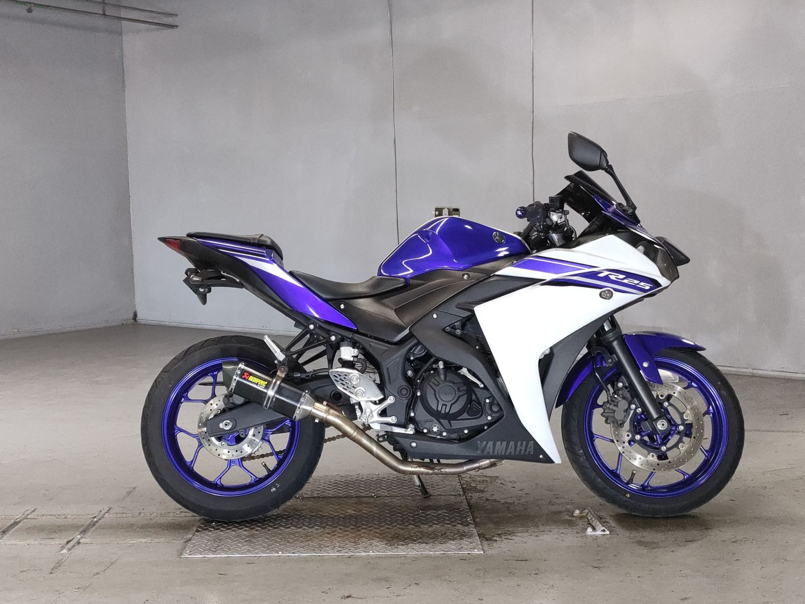 Yamaha YZF-R25 2016