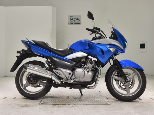 Suzuki GSR250S