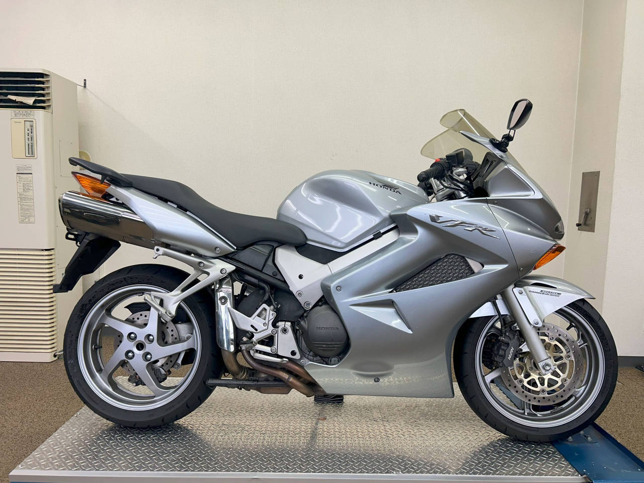 Honda VFR800F 2004