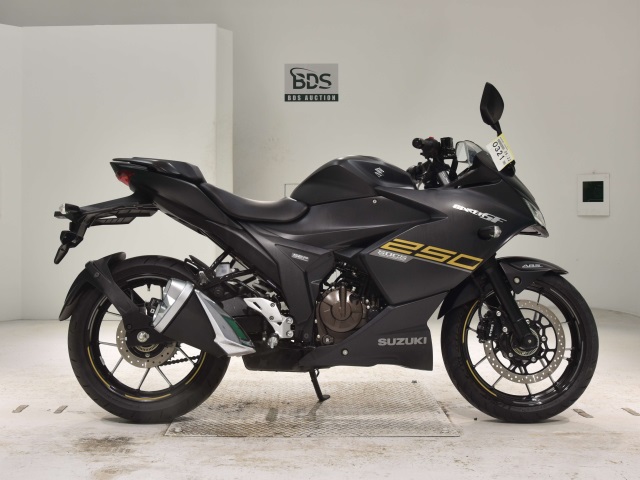 Suzuki GIXXER250SF