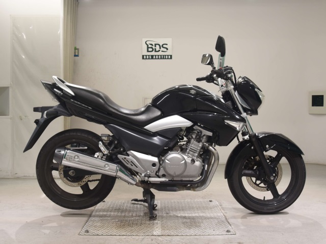Suzuki GSR250