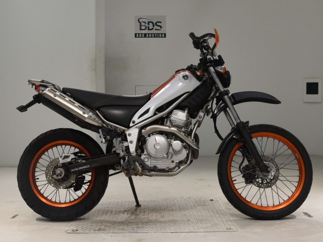 Yamaha TRICKER 2018
