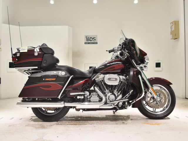 HD FLHTCUSE1800 CVO 2013