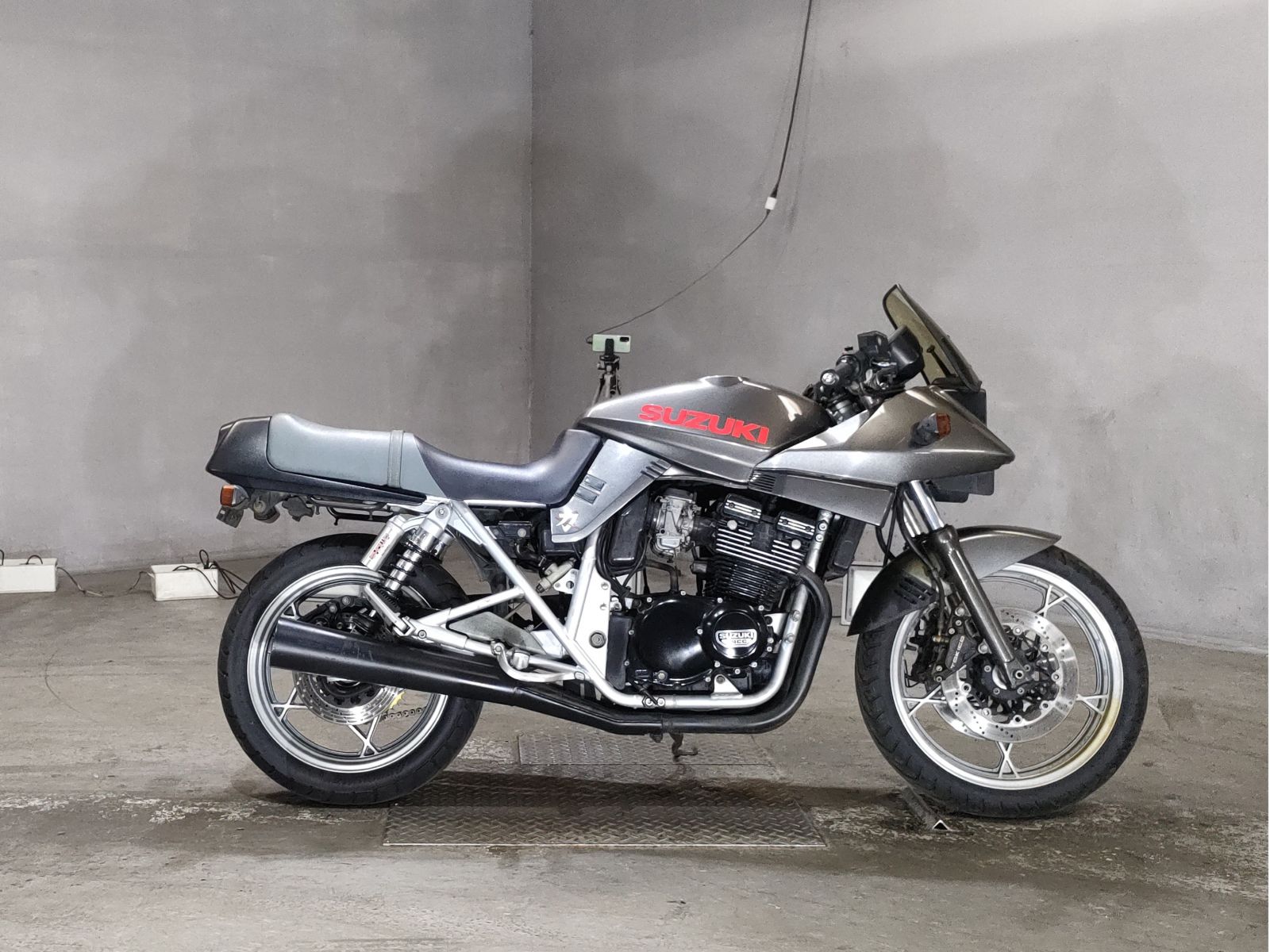 Suzuki GSX400S KATANA 1996