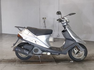 Suzuki ADDRESS V100