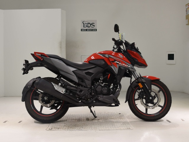 Honda X-BLADE 2022