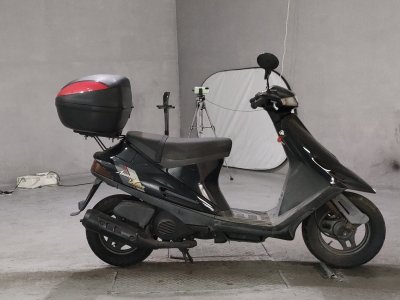 Suzuki ADDRESS V100