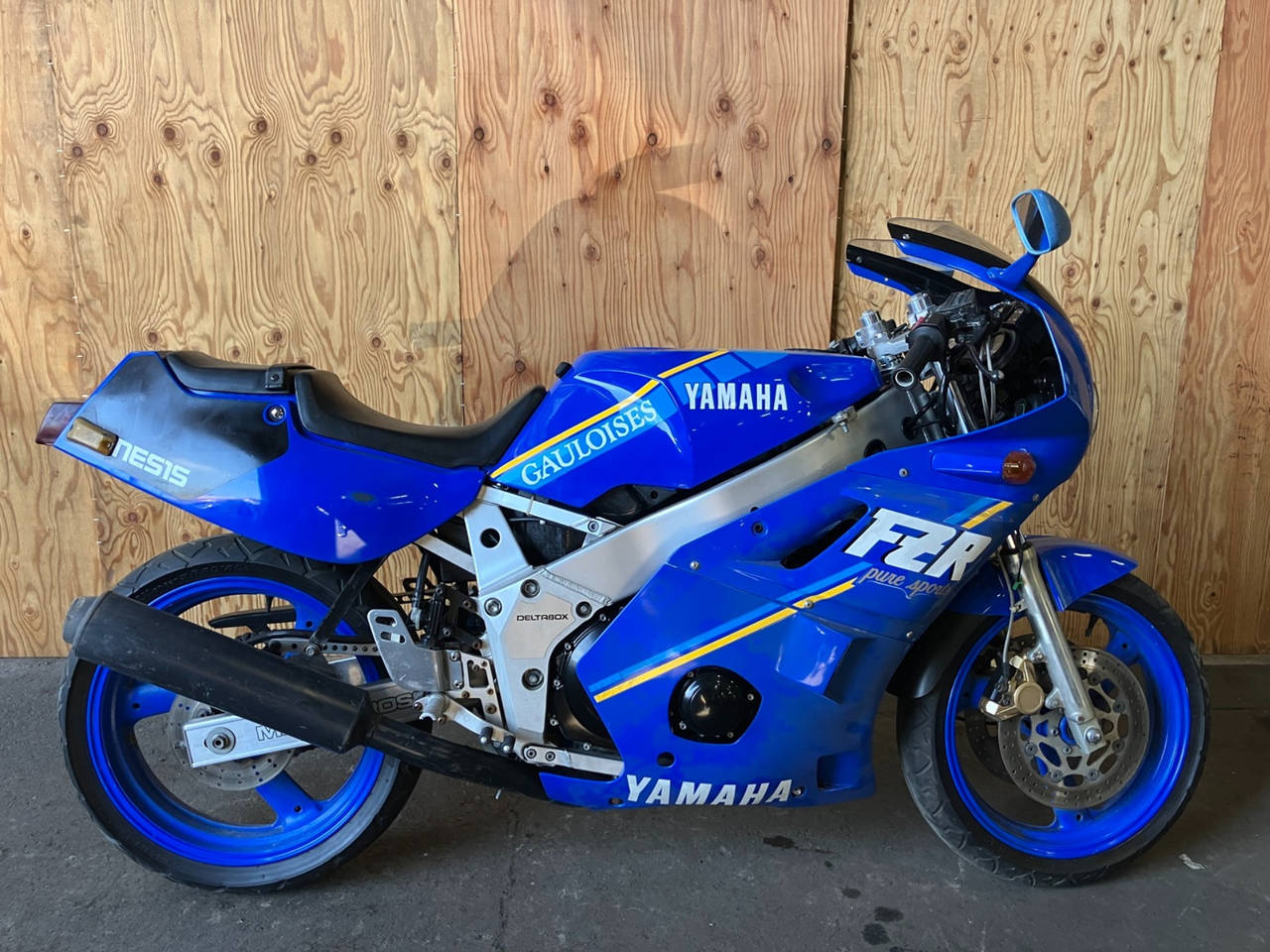 Yamaha FZR400