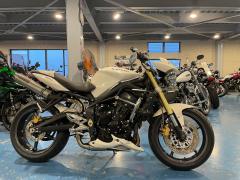 Triumph STREET TRIPLE 2010