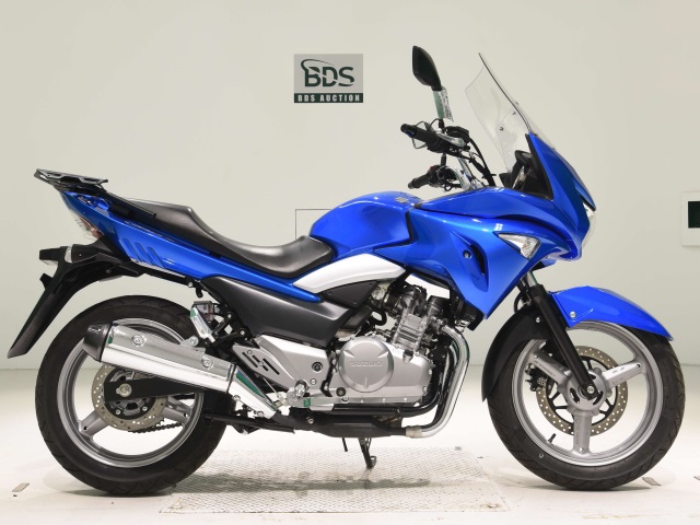Suzuki GSR250S