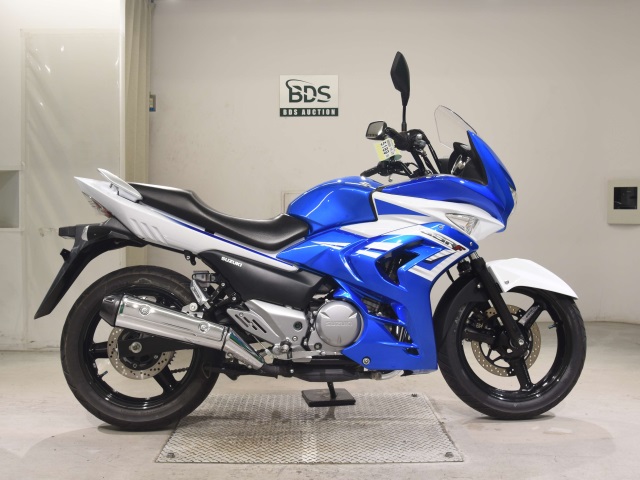 Suzuki GSR250F
