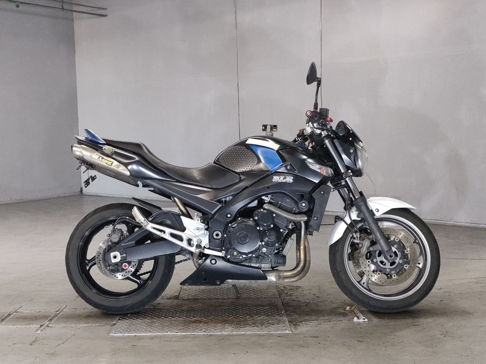 Suzuki GSR400 2013