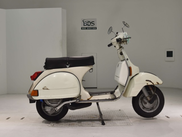 Vespa P200E
